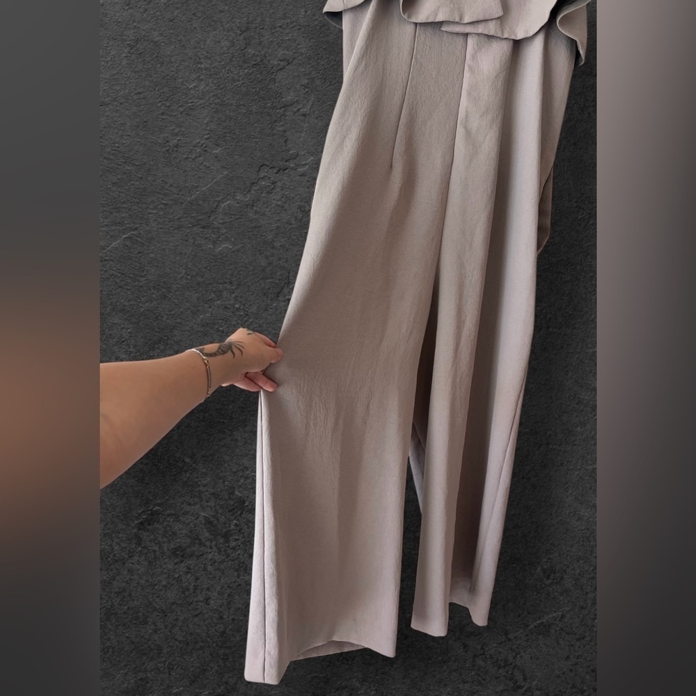 Aritzia Babaton Concrete Beton Gray Strapless Flutter Ruffle Jumpsuit Size 8 - Picture 10 of 12